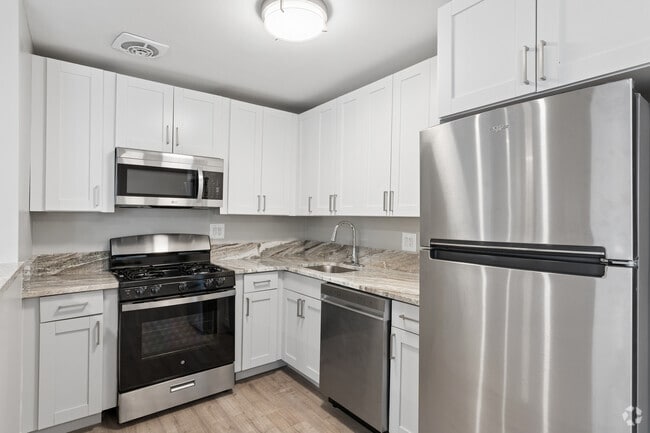 1BR, 1BA - 733SF - Kitchen