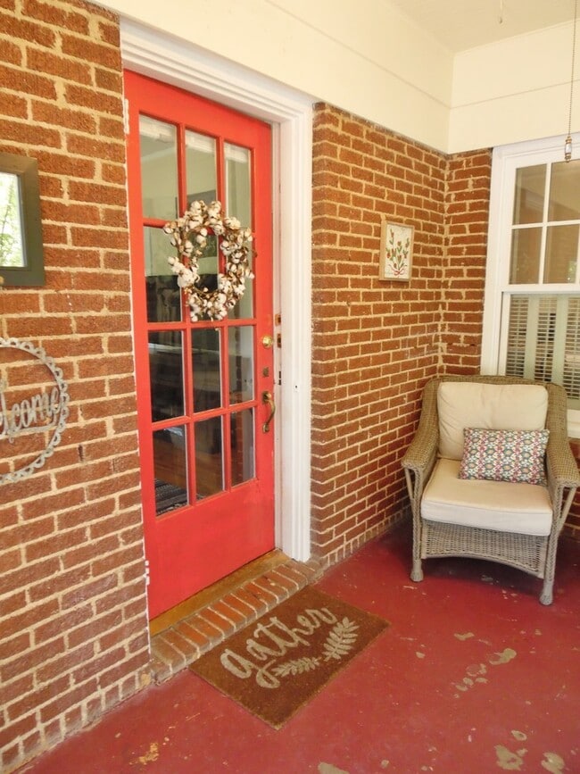 Photo - Bungalow in Mistletoe Heights!