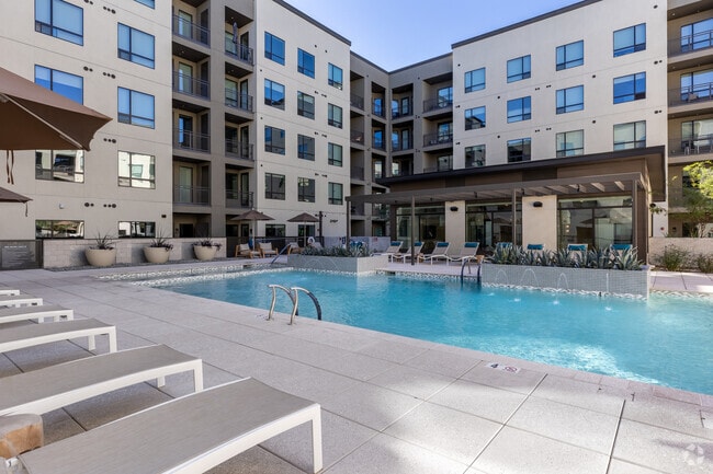 Piscina - The Quincy at Kierland