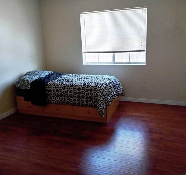 Photo - 7822 Garvey Ave