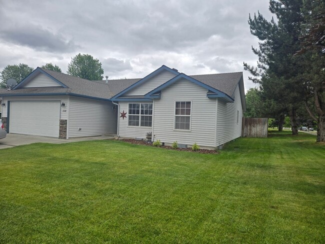 For Rent: 3 Bed, 2 Bath Home with Garage i... - For Rent: 3 Bed, 2 Bath Home with Garage i...