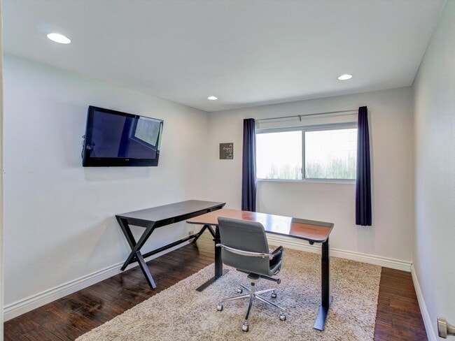 Photo - 6763 Radlock Ave