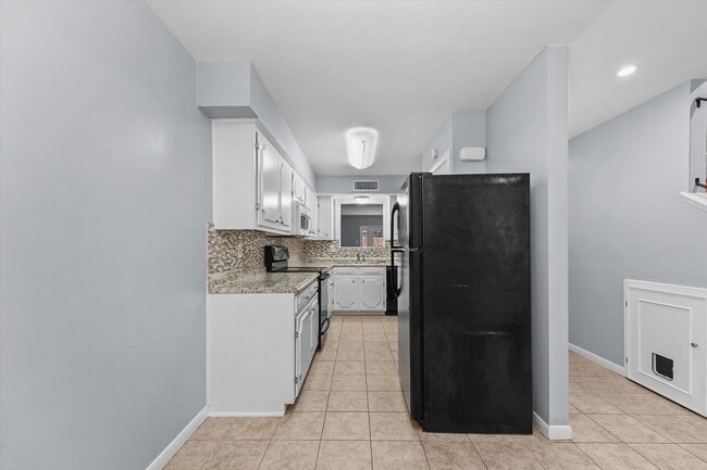 Photo - Bright & Updated 2-Bedroom Townhouse in Qu...