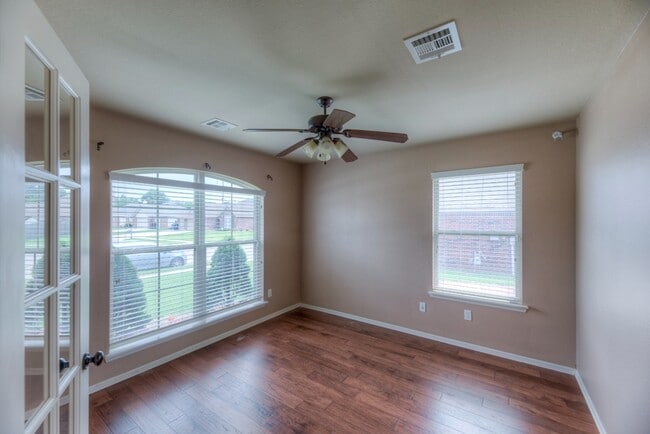 Photo - 1501 W Birmingham St