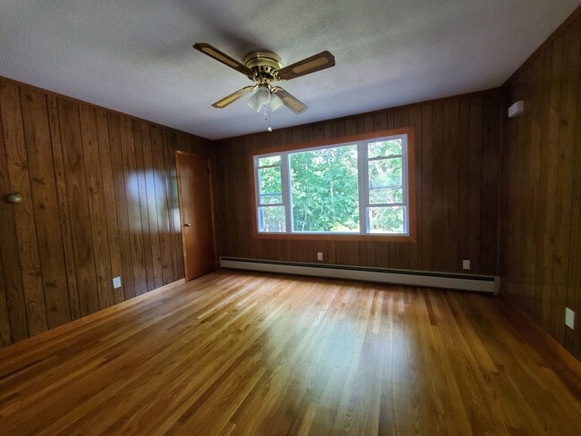 Photo - 1 Avon Dr Unit 3 Avon Ave