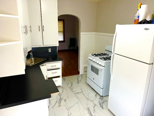 Photo - 1223 Army Post Rd