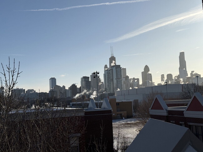 Photo - 1332 N Burling St