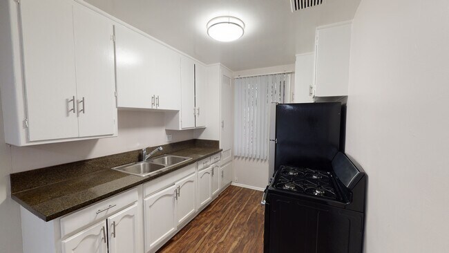 Photo - 1837 N Gramercy Pl