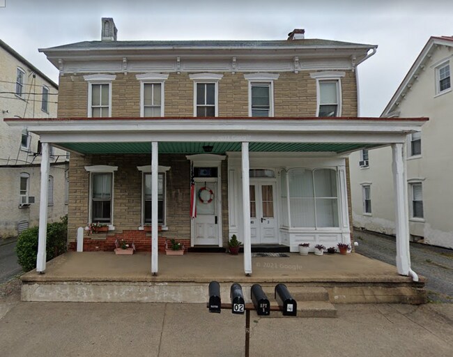 Front of Apartment Building - 1241 E Philadelphia Ave Unit 4