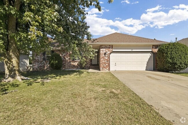 Building Photo - 4 Bed 3 Bath 2 Car Garage -In Ground Pool Rental