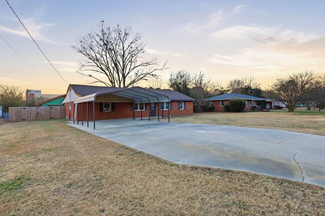 Photo - 2610 Hill Dr Cir