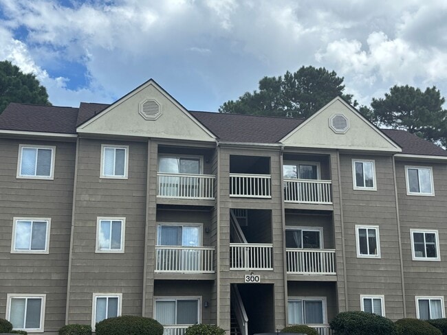Building Photo - 2 BEDROOM 1 BATH CONDO AT MYRTLE GREENS 3r...