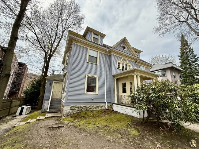 Building Photo - 62 Englewood Ave Unit Upper Rental