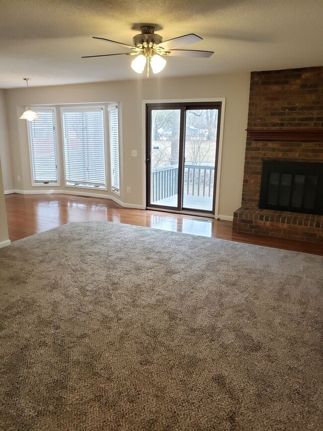 Building Photo - Great South East Location....E. Sunshine & Oak Grove Area