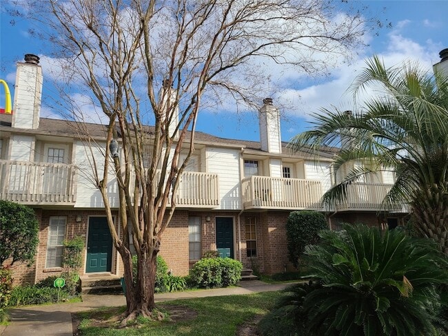 Building Photo - 2626 North Blvd Unit 18