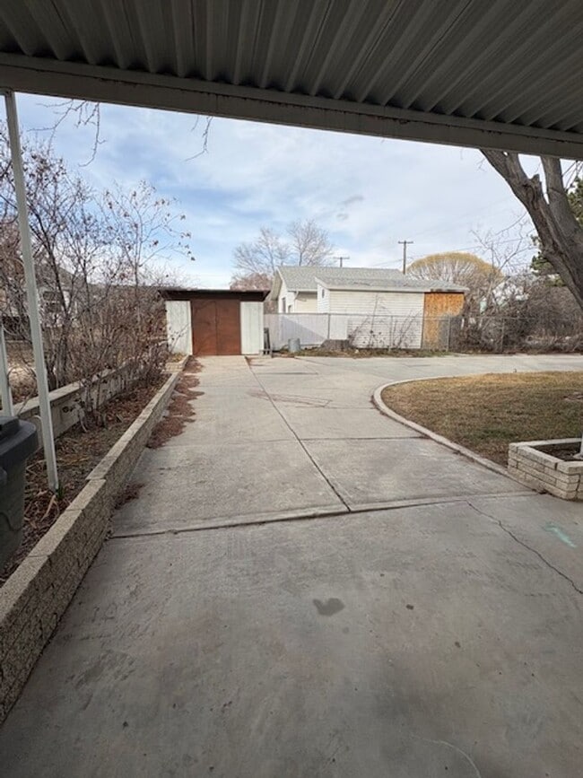 Photo - Single-family Home with 2 bedrooms and an office.