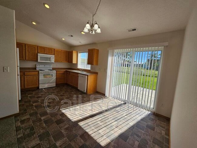 826 N Fox Ridge Rd