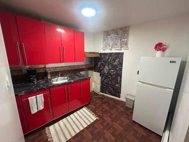 Photo - 5062 69th St