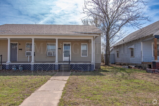 Building Photo - 2 bedroom apartment in Coffeyville for rent. Unit Apt. B