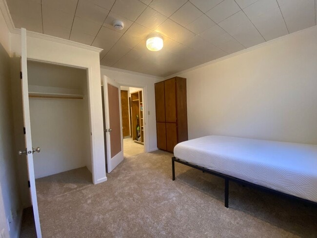 Photo - Lewis & Clark Graduate/Law Students ONLY Unit Room 1