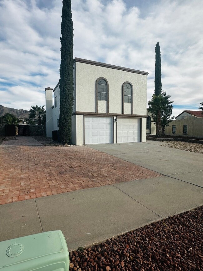 Photo - 704 Espolon Dr