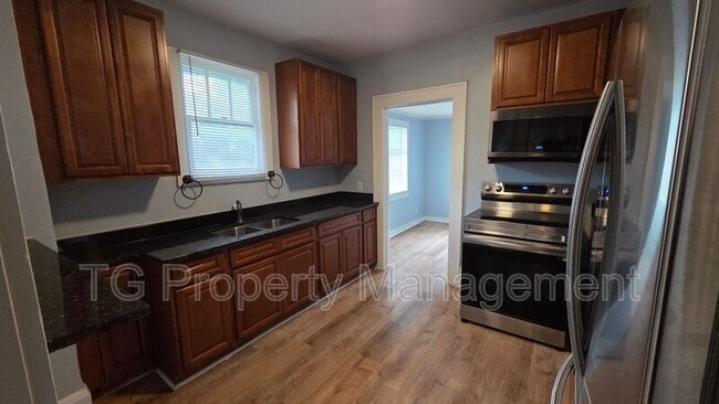 Photo - 1735 Brackland St