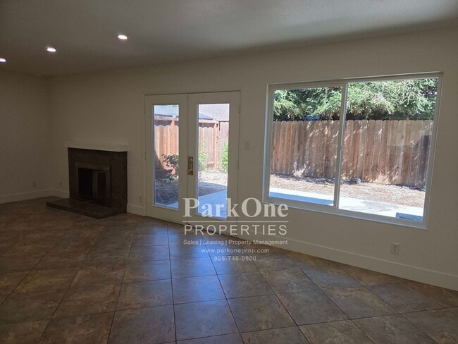 Photo - 2127 Dogwood Way