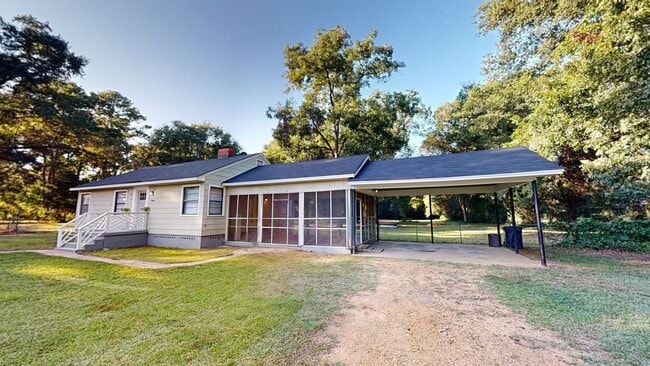 Building Photo - 2 acres in Millbrook w/ large screened in ...