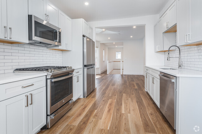 Building Photo - 143 E Cottage St Unit 1 Rental