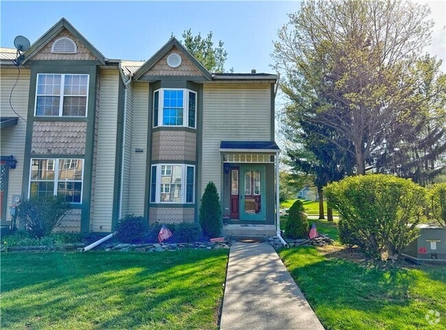 Building Photo - Available! Beautiful End Unit Condo in Bet...
