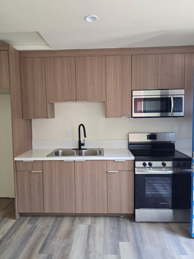 Building Photo - 700 S Chicago St Rental