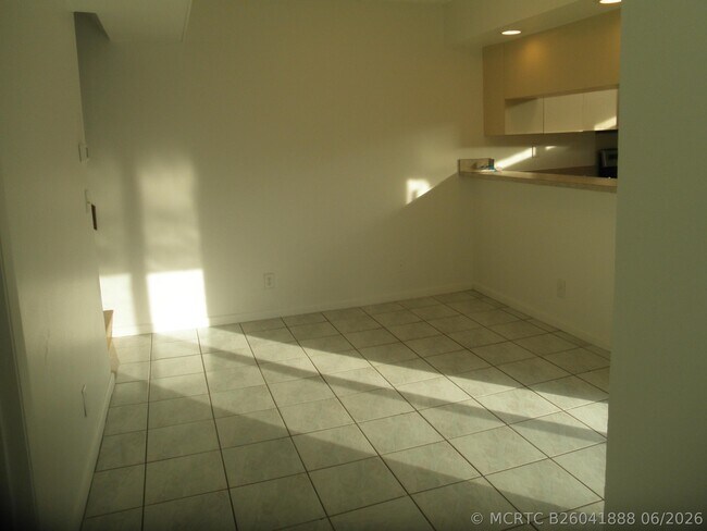 3896 Victoria Dr