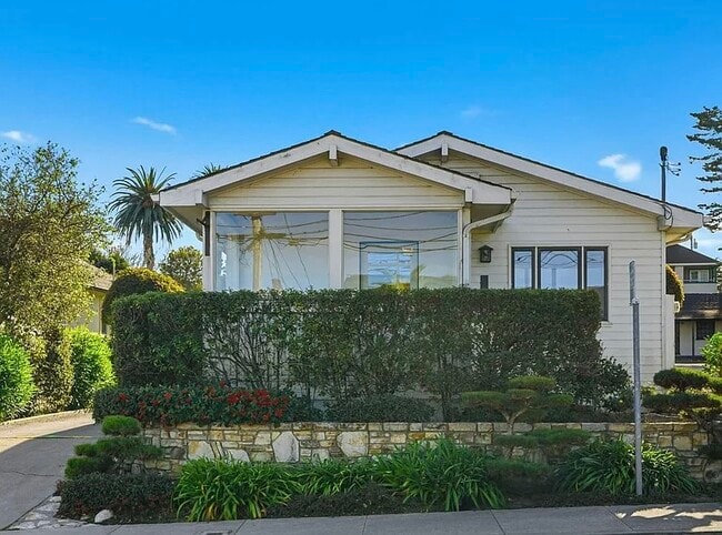 Building Photo - CHARMING COTTAGE