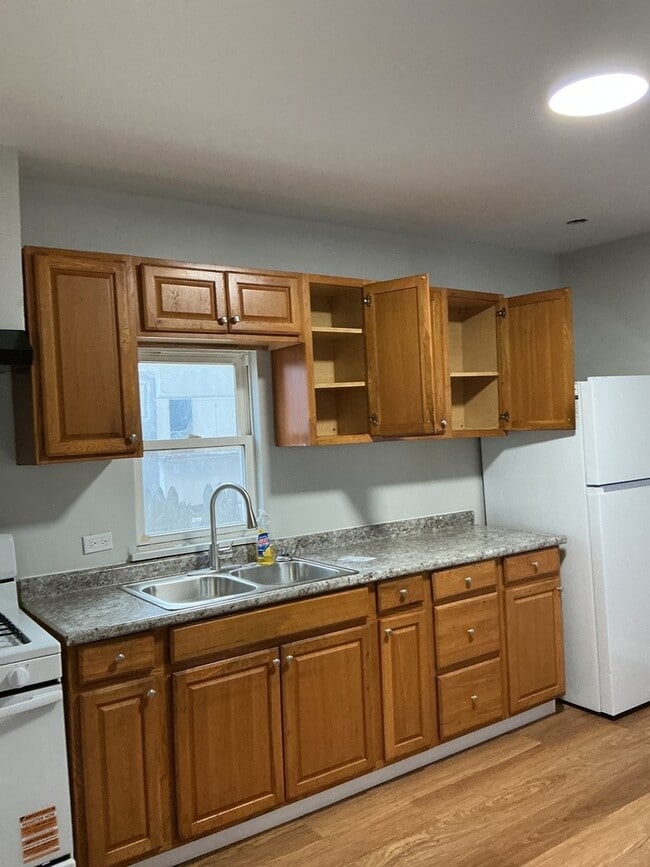 Photo - 426 Calumet Blvd