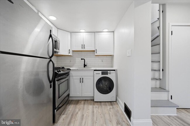 Photo - 2700-14 South St