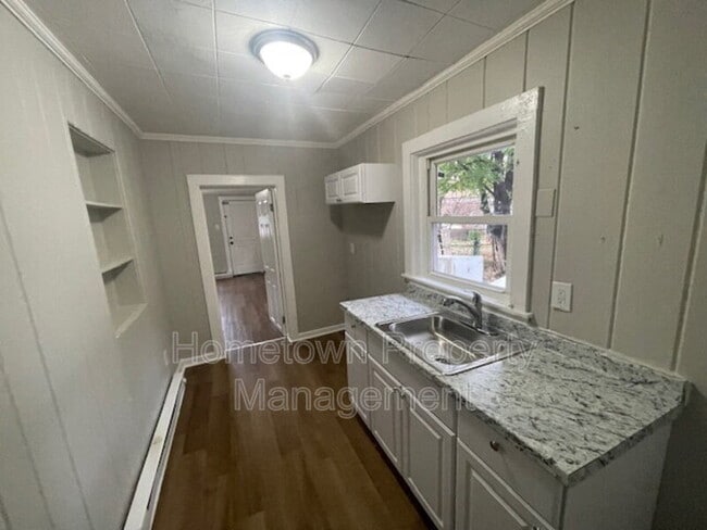 Building Photo - 663 E Market St Unit 665 APT #5