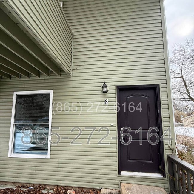 Building Photo - 3536 Old Valley View Dr Unit 8