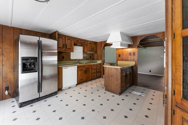 Photo - 112 Queenswood Dr