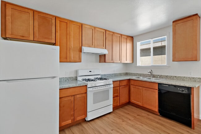 Building Photo - 2642 35th Ave Unit c