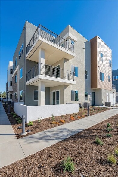 Photo - 121 Baluster