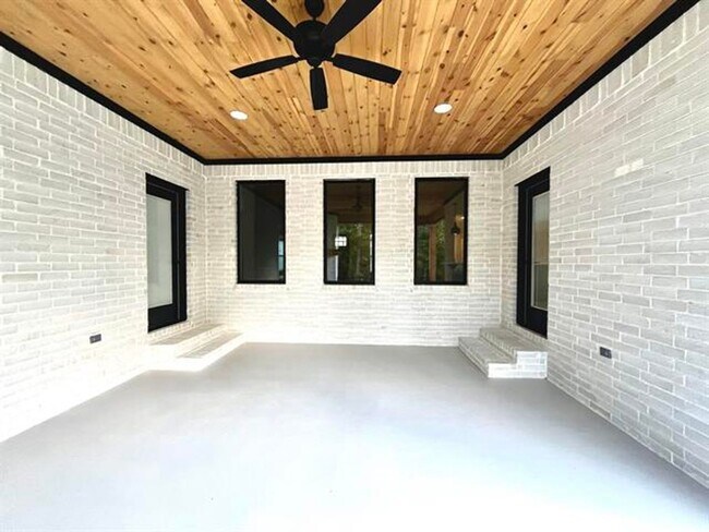 Photo - 160 Caurel Cir