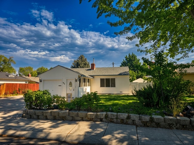 652 Arbutus St