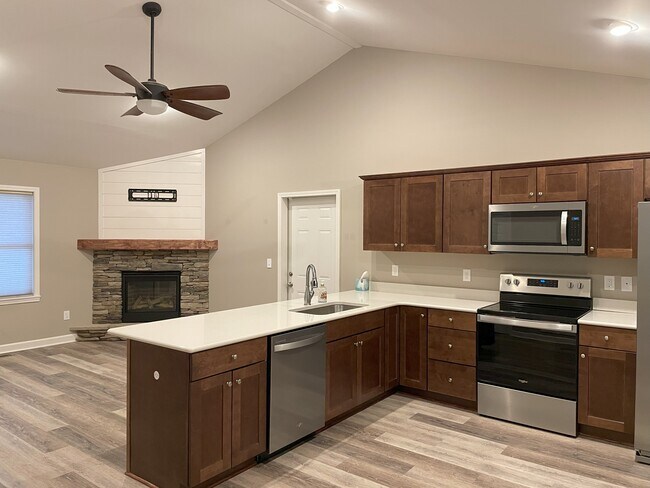 Photo - 505 Townhomes Pl