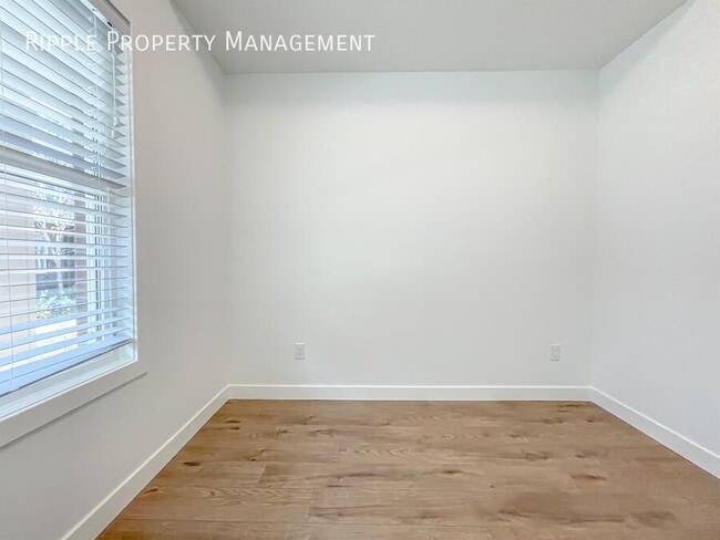 Photo - FANTASTIC 4 BEDS/ 2.5 BATHS TOWNHOUSE IN THE COMMUNITY OF REDSTONE