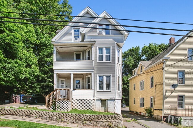 Building Photo - 138 Pleasant St Unit 1 Rental