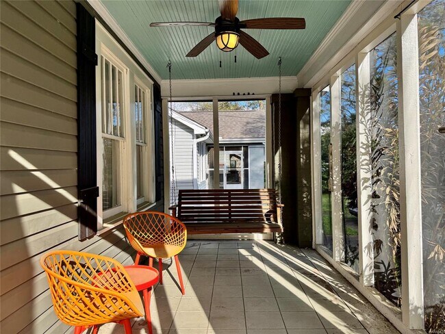 Photo - 2237 Winona Ave