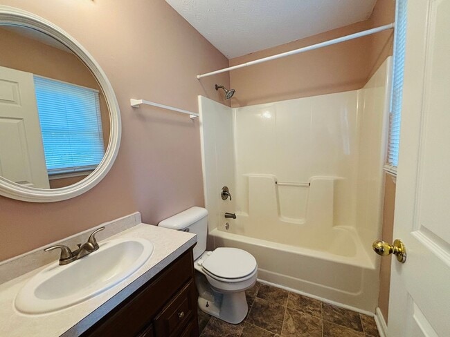 Photo - 1302 Sandy Cir