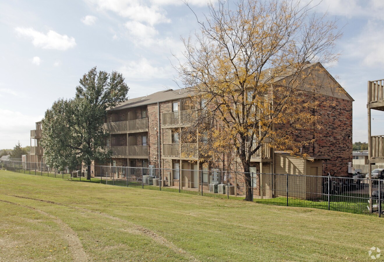 Photo - Elkhorn Apartments