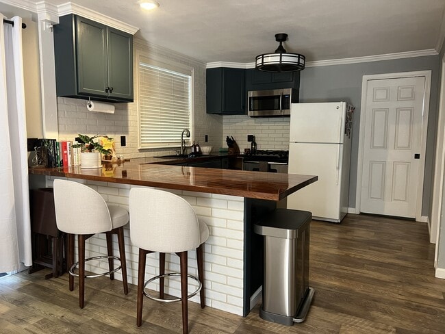 Photo - 455 Marshall Ave