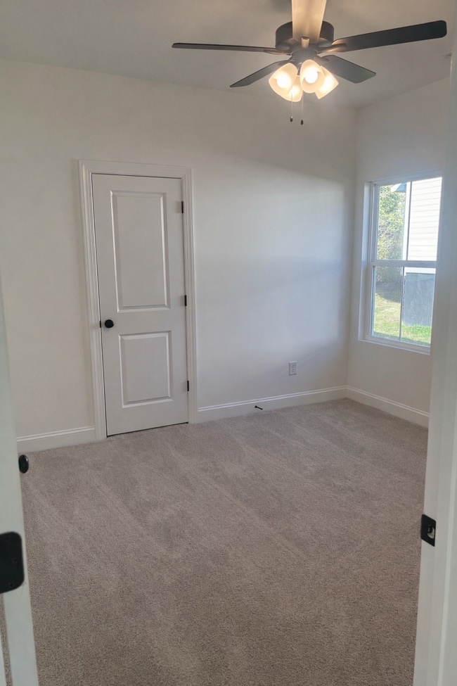 Photo - 1077 Gibson St